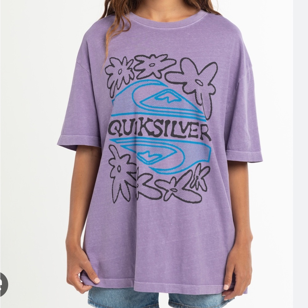 Oversized purple Quicksilver tee